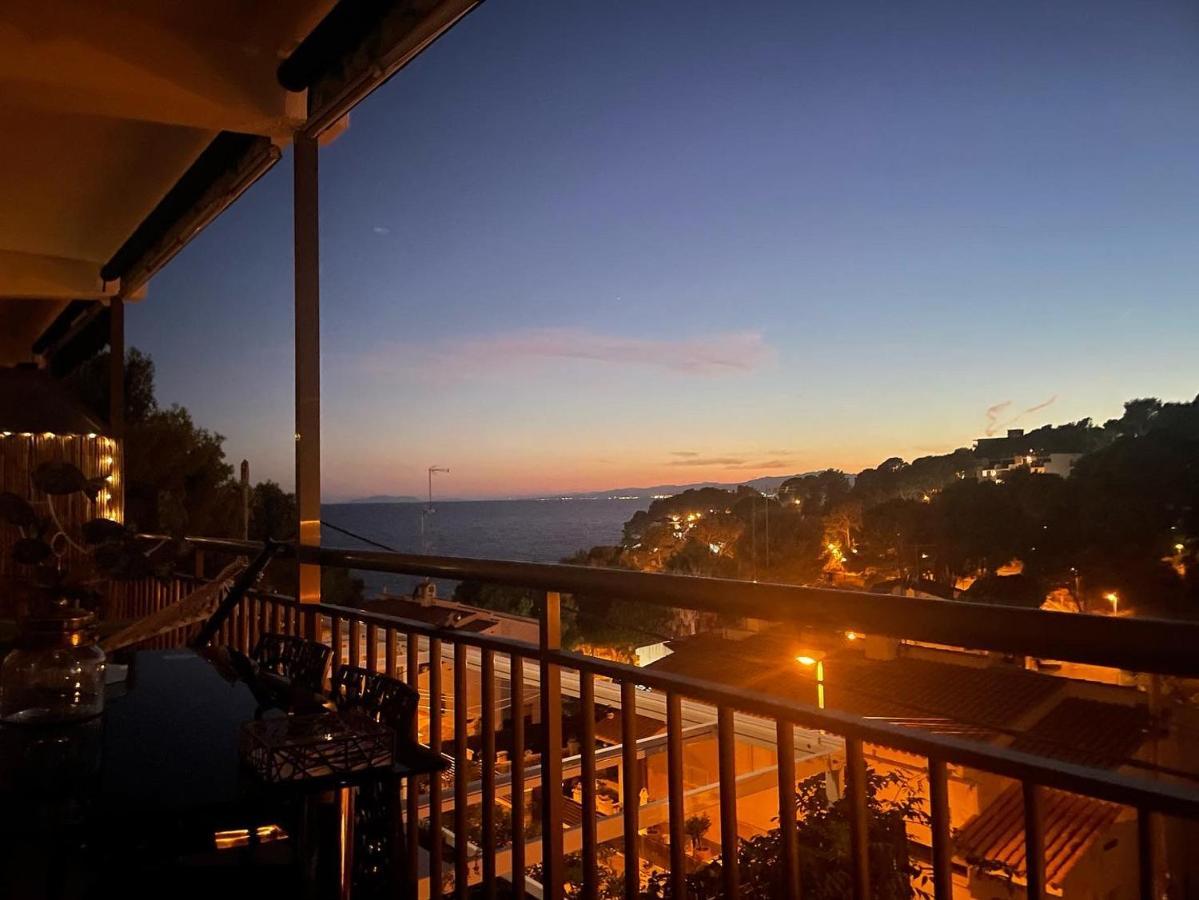 Beach Front Retro Hideaway In Salou Exterior foto